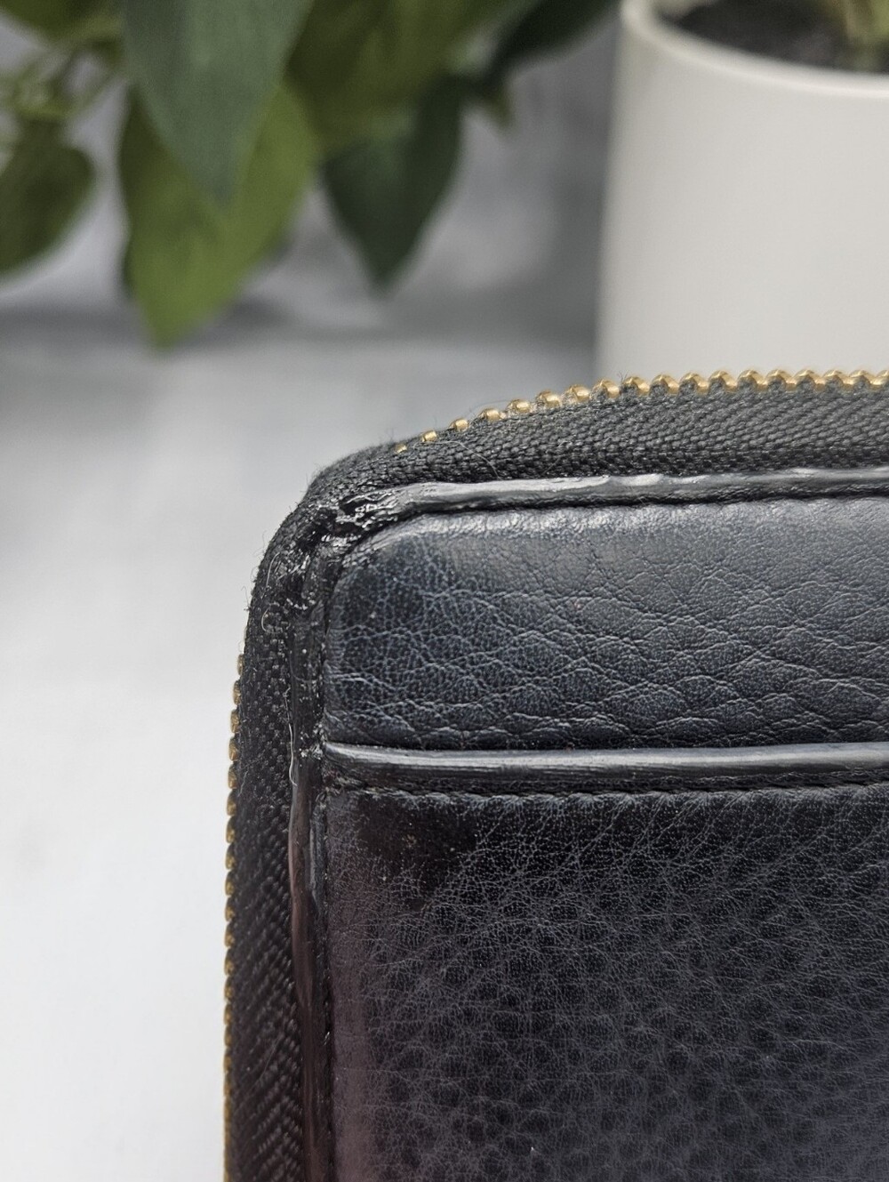 Tory Burch black continental wallet features a prominent embossed logo and leath - Picture 15 of 15